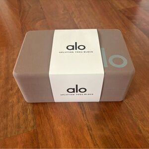 Alo Yoga Block in Taupe